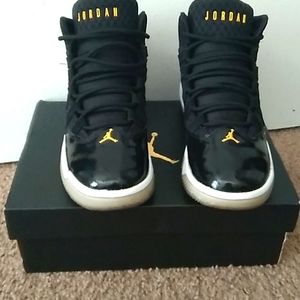 Jordan Aurora Black & Gold Size 6y Big Boy= 7.5 in Women